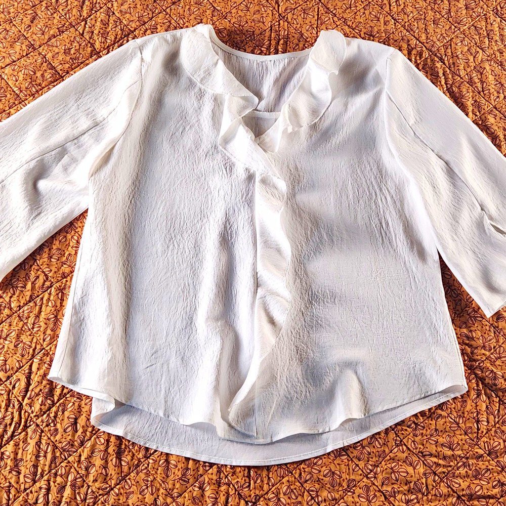 Etheral White Solid V-Neck Ruffle 3/4 Sleeve Pullover Blouse Sz L Whimsical